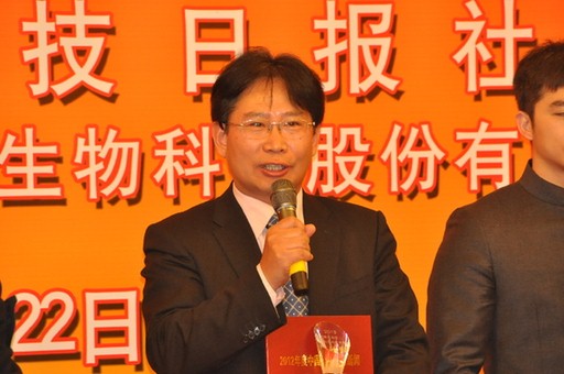 2013年1月23日,2012年度国内十大科技新闻入选单位代表上海交通大学化学化工学院教授张万斌发言。