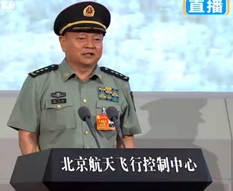 中央军委委员，任务总指挥长，总装备部部长张又侠宣布任务结果。（央视视频截图）