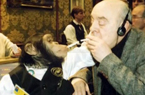 俄黑猩猩染恶习被“劳教”