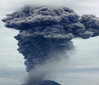 印尼火山爆發噴涌灰燼