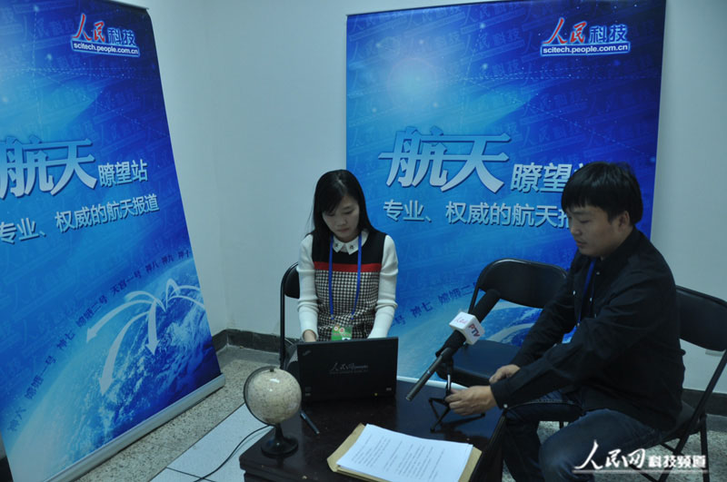 组图：人民网记者抵达北京飞控中心积极准备发射报道【4】