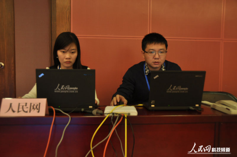 组图：人民网记者抵达北京飞控中心积极准备发射报道【2】