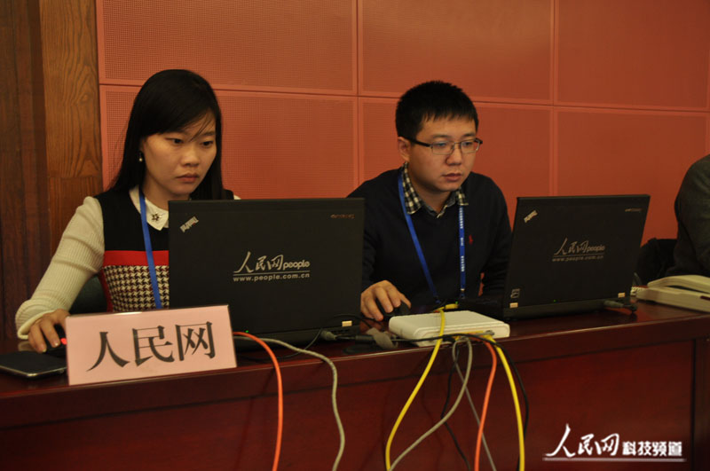 组图：人民网记者抵达北京飞控中心积极准备发射报道