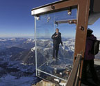 阿爾卑斯山頂建玻璃觀景台