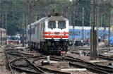 印度试开“半高铁”时速达160公里