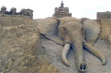 英夫妇环游世界创作巨型沙雕