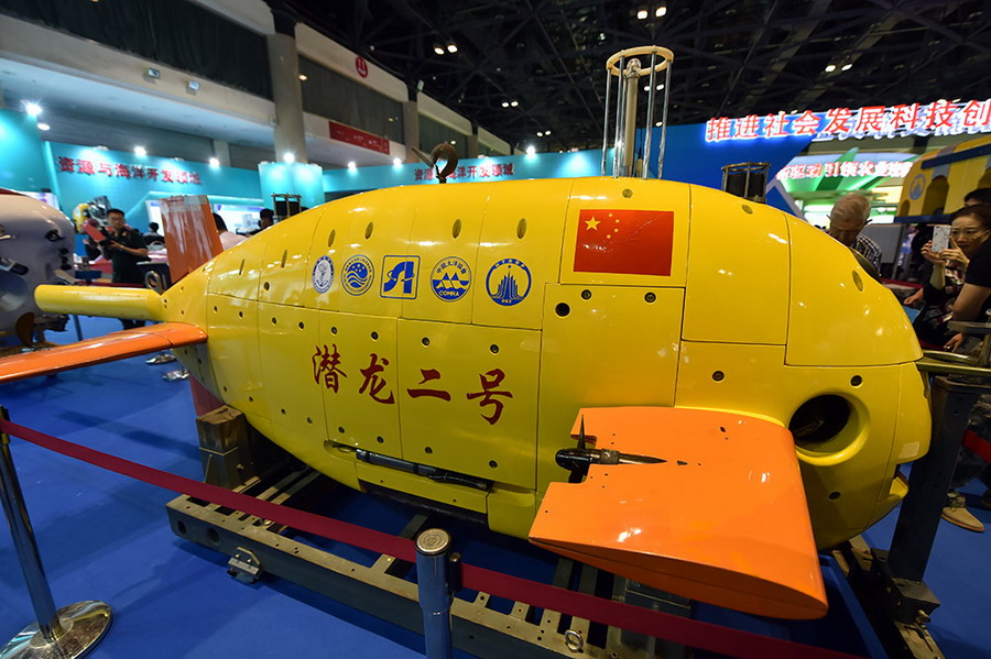 "潜龙二号"实物展品(人民网记者 翁奇羽 摄)