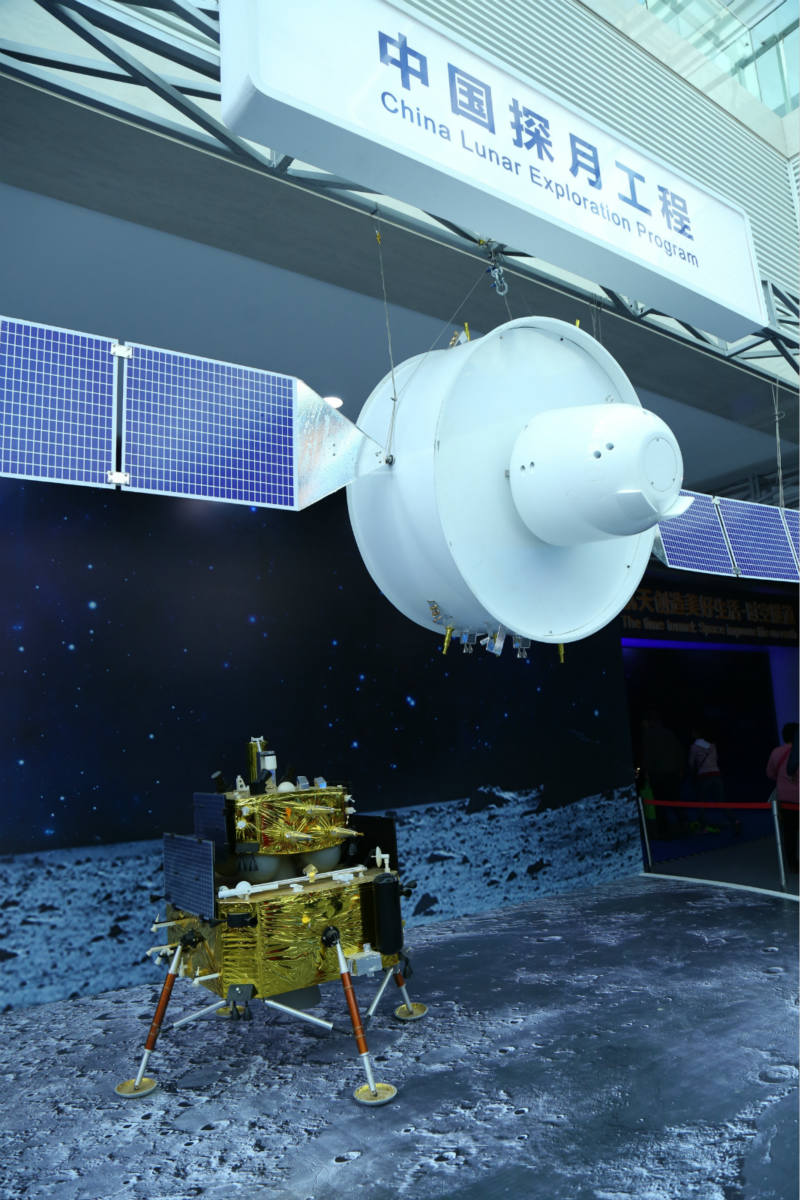 中国探月工程的嫦娥五号模型