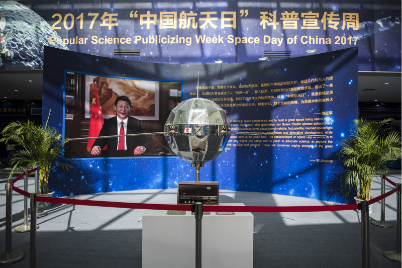中国第一颗人造地球卫星“东方红一号”的模型