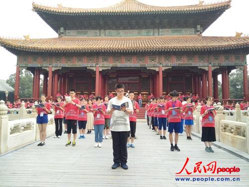 诵读现场  摄影/实习生赵佳