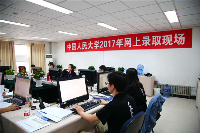 录取现场（郑而进 摄）