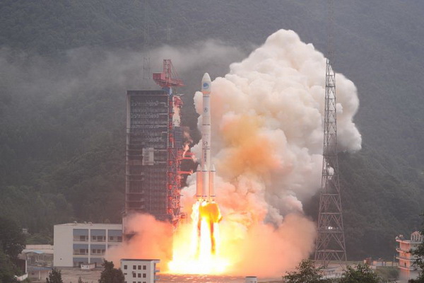 8月25日,我国“一箭双星”成功发射第35、36颗北斗导航卫星(梁珂岩 摄)