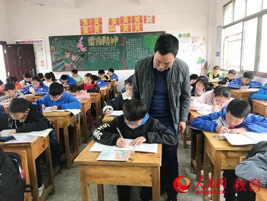 谢光友老师指导作文 卢洁懿/摄