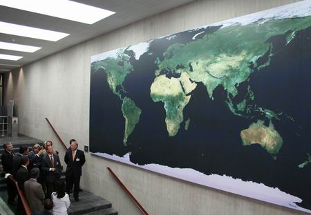 欧航局向联合国赠送世界地图卫星照片