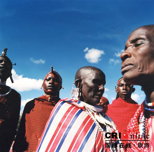 成人 割礼/坦桑尼亚恩戈罗恩戈罗与塞伦盖蒂地区，割礼结束后，勇士与他们...