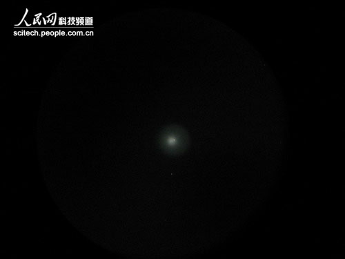 图:28日晚突然增亮的17P\/Holmes彗星