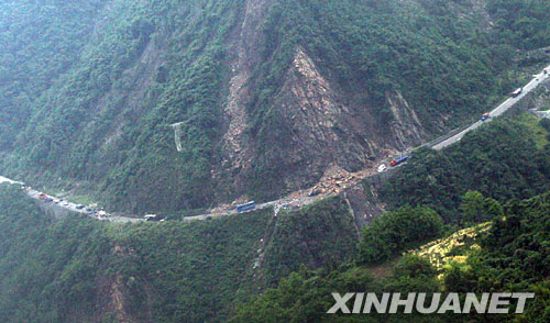 道路损毁严重 地震后的汶川生命线(组图) (3)