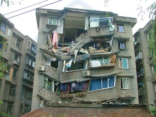 震害图片:几种典型建筑结构的损坏情况+砖混结