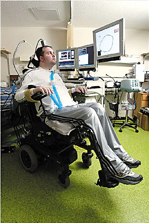 瘫痪病人用意念玩电脑