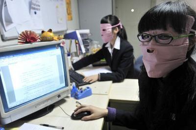 戴眼镜口罩上班 女白领防辐射有新装备