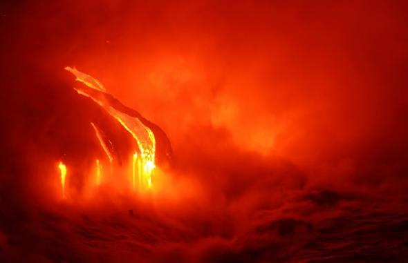 组图:火山爱好者10年 出生入死 拍火山喷发奇观