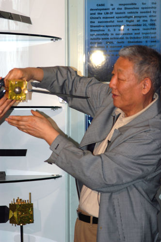 曾跟着钱学森打天下 孙家栋:中国第一星担子很