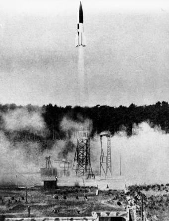 美苏火箭有德国血统+阿波罗11号迈出一大步