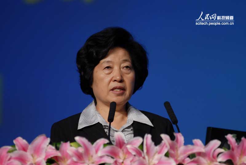 图文:中共福建<em>省委书记孙春兰</em>为科协年会致辞